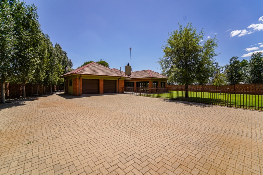 10 Bedroom Property for Sale in Bainsvlei Free State